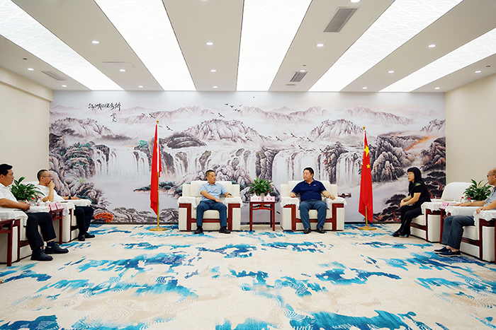 汕尾市城區(qū)常委、常務(wù)副區(qū)長張新順到訪聯(lián)合企業(yè)集團(tuán)